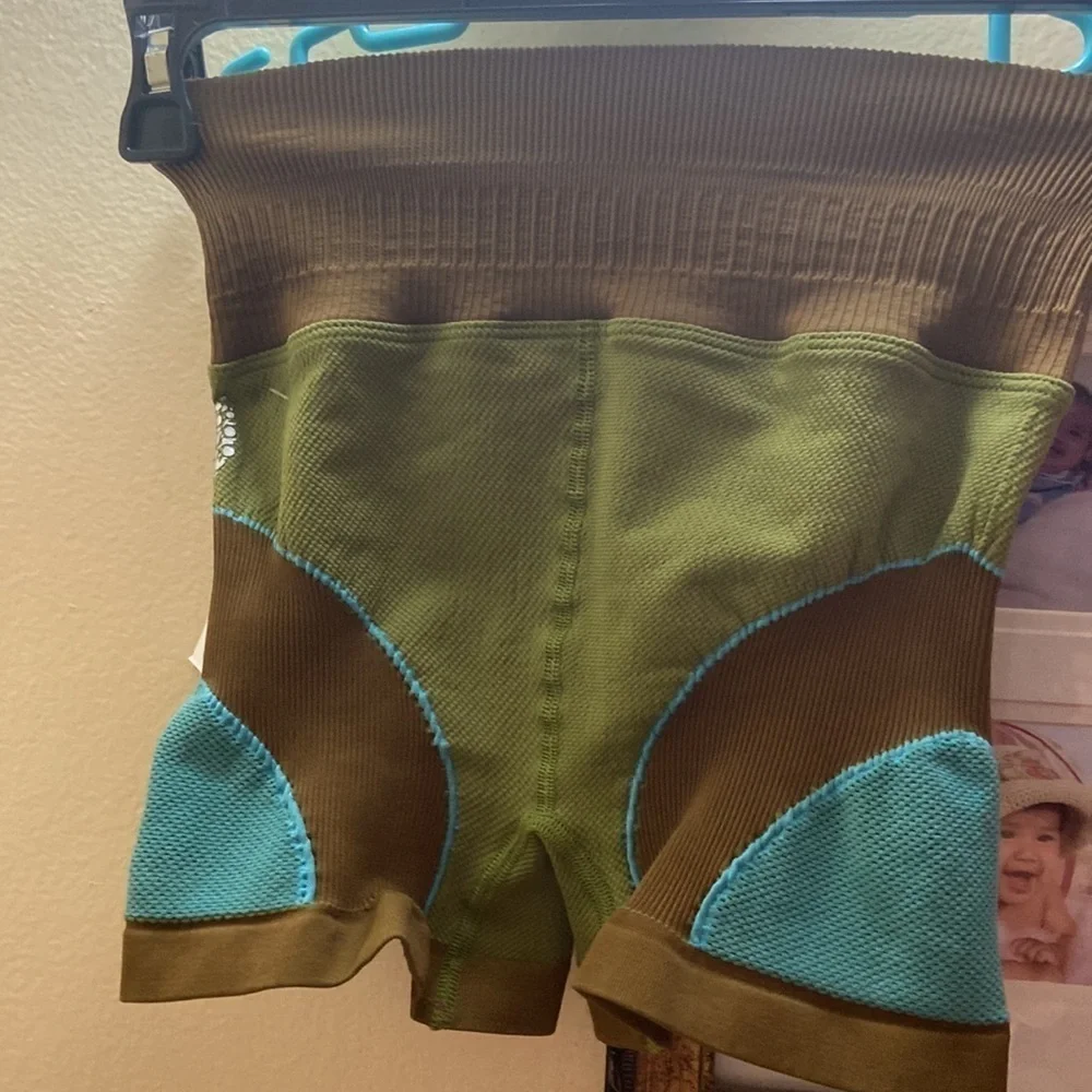 NWOT Free People Movement color block compression shorts M/L